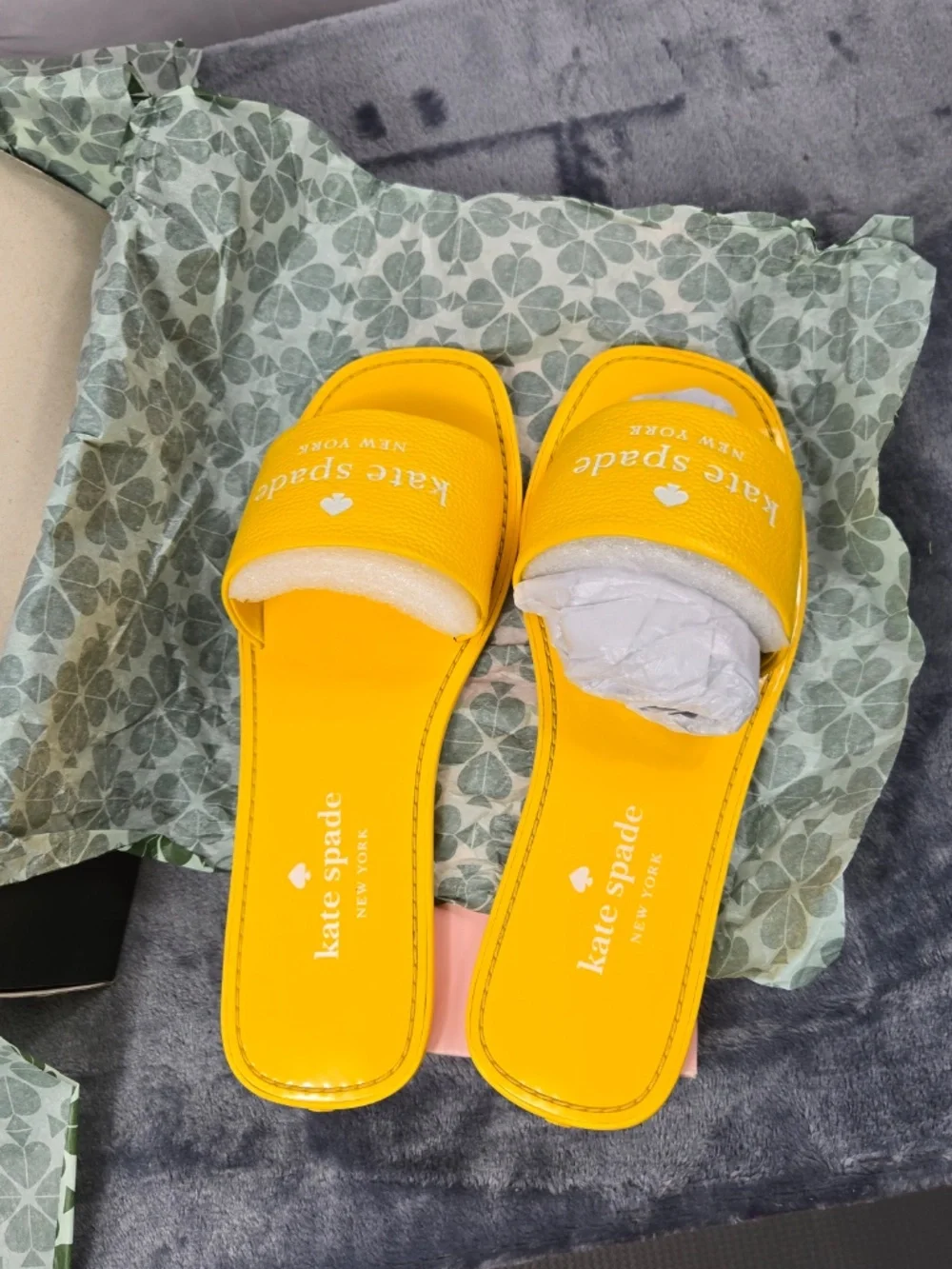 New Kate Spade flat sandles